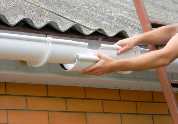 Cost of Gutter Hanging in Cleveland